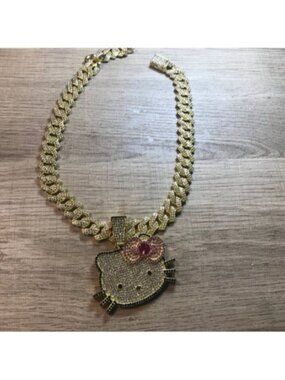 Hello Kitty Gold-Tone Rhinestone Pendant Necklace with Pink Bow